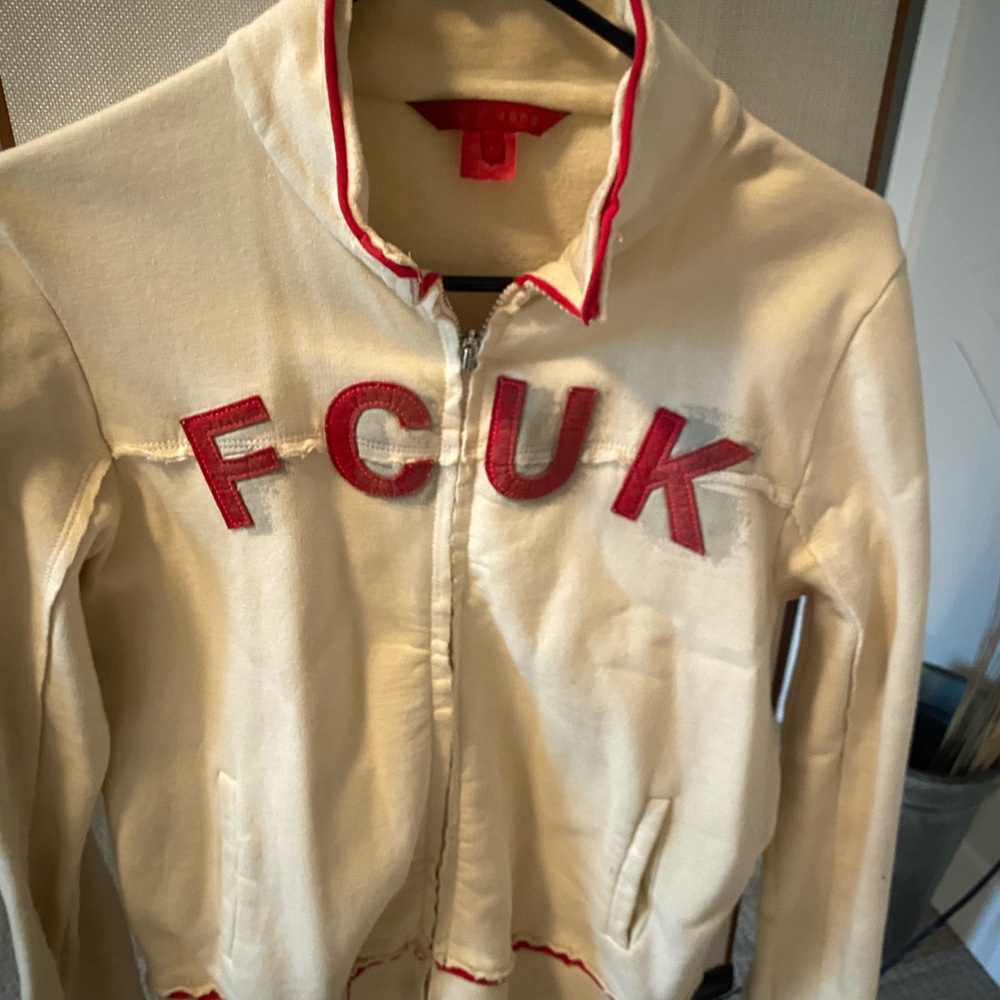 Ladies French connection jacket.Size Large. Soft fabric,lightly worn.Fits snug.